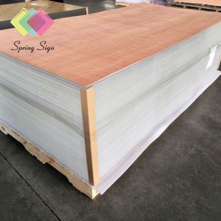 לוח אקריליק שקוף